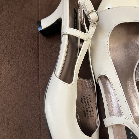 Arrays Medium Width Sling Backs - Picture 3 of 4